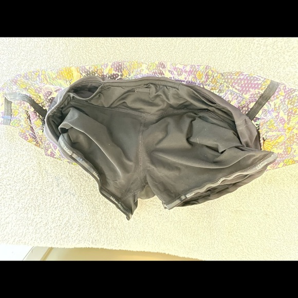 Lululemon lined Skirt size 10 rare colour! - Picture 4 of 5